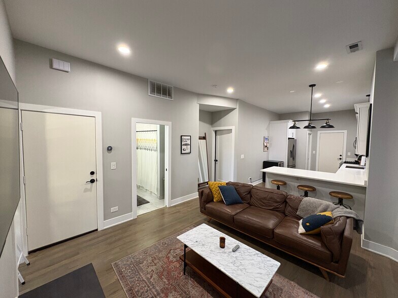 Building Photo - 1933 W Ohio St