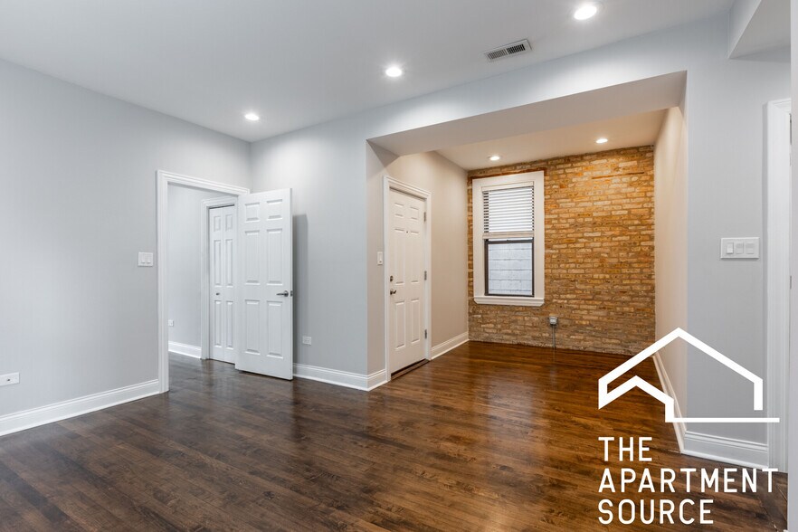 Building Photo - 2019 N Hoyne Ave