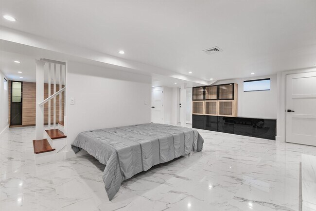 Building Photo - 4 Hadley Rd