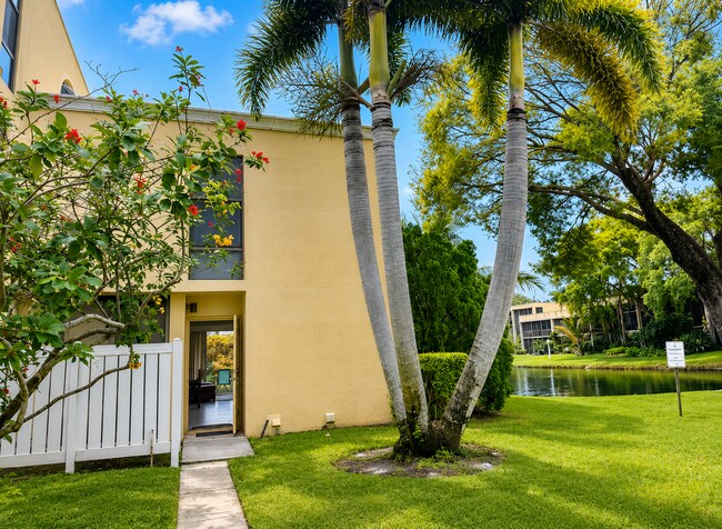 Building Photo - 2910 SW 87th Terrace