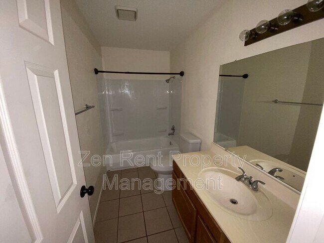 Building Photo - 921 S Val Vista Dr