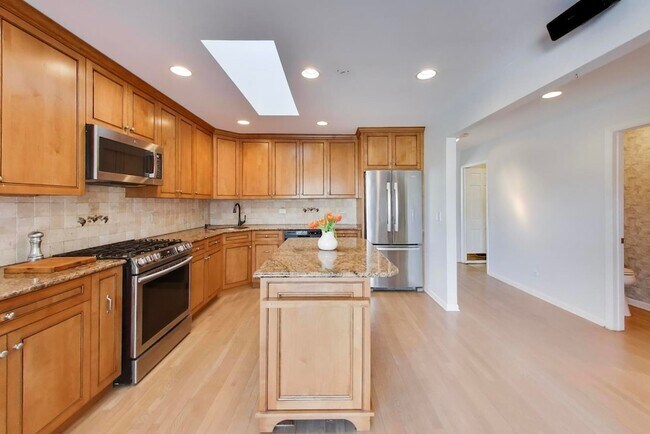 Building Photo - 2616 N Dryden Pl