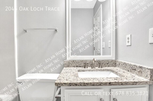 Building Photo - 2045 Oak Loch Trace