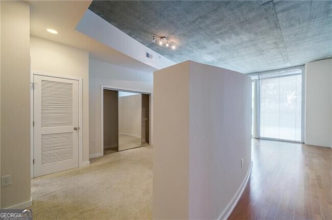 Building Photo - 3300 Windy Ridge Pkwy SE