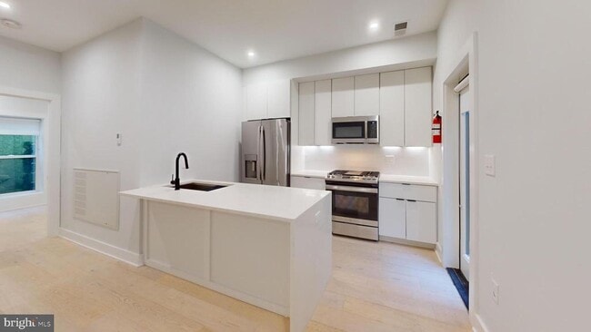 Building Photo - 1117 24th St NW