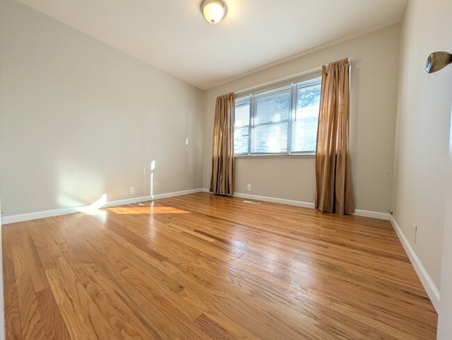 Building Photo - 3670 Tremont Dr