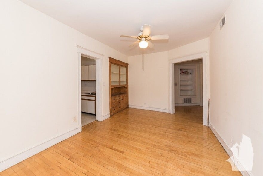 Building Photo - 853 W Lill Ave