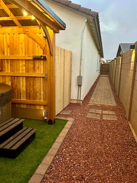 Private path and use of hot tub - 20231 W Turney Ave