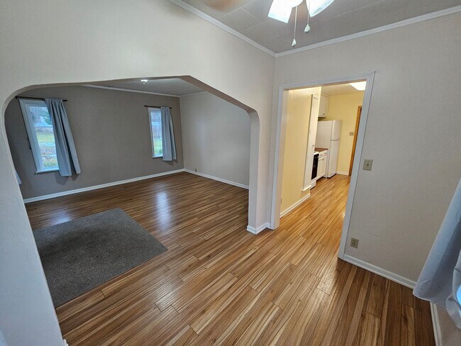 Building Photo - 3710 E Chattaroy Rd