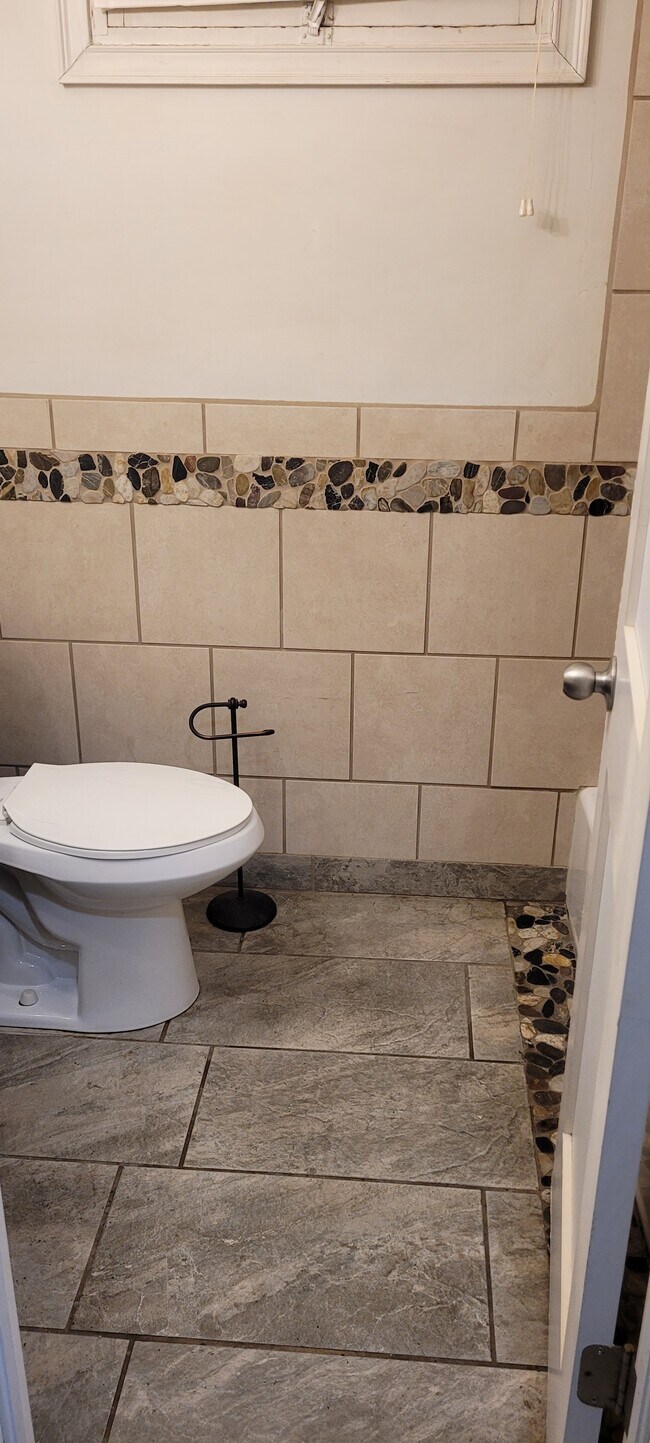 Building Photo - 1248 16th St NE