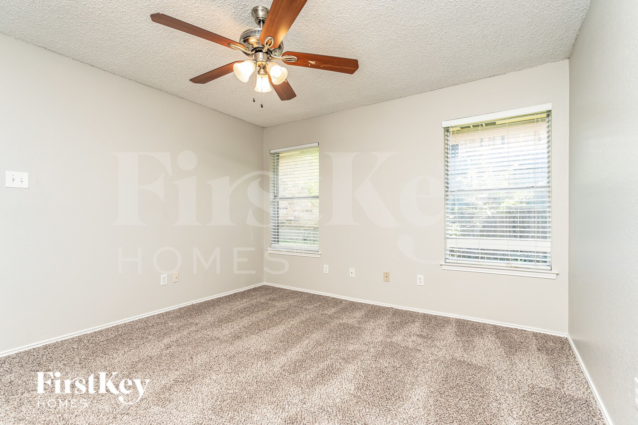 Building Photo - 606 Plainview Dr