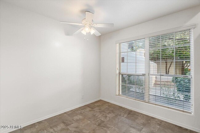 Building Photo - 5200 S Lakeshore Dr