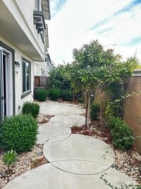 Building Photo - 2056 Parsons Dr