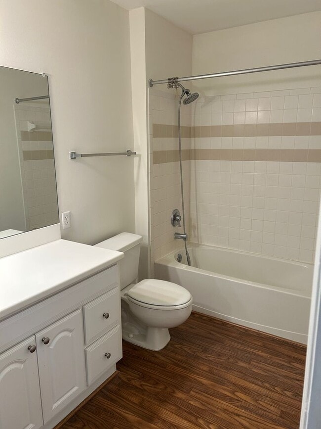 Building Photo - Rare Hoover Creek Condo with One Car Garage