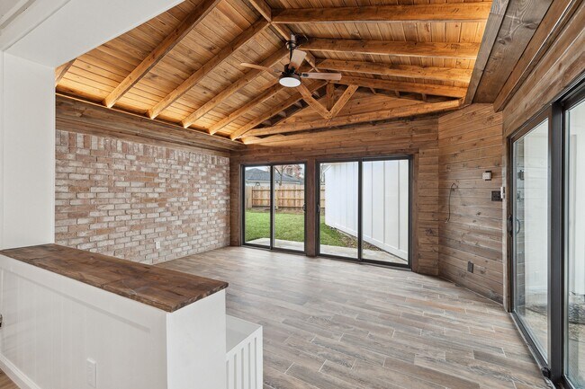 Building Photo - 9719 Springmont Dr