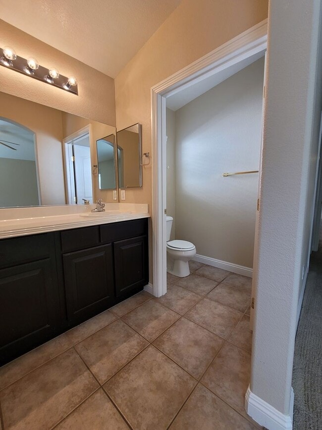 Building Photo - Beautiful Single Story Town Home in Mountains Edge Community