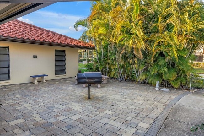 Building Photo - 8415 Gardens Cir