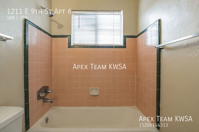 Building Photo - 1211 E 9th St