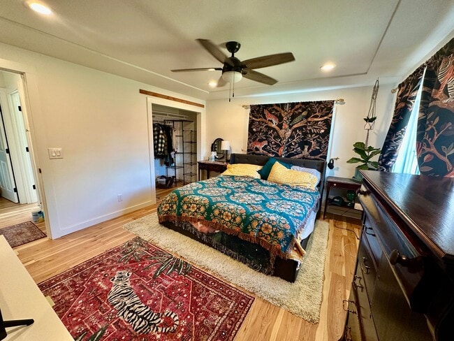 Building Photo - Beautifully Remodeled Home Backing Up to t...