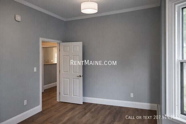 Building Photo - 15 Lloyd Ln