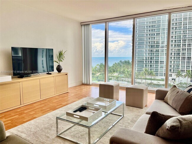 Primary Photo - 10275 Collins Ave