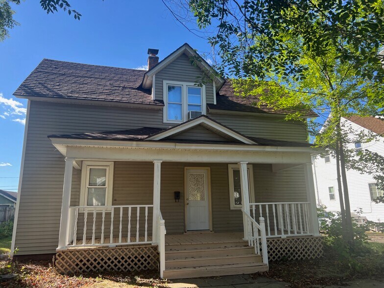 Primary Photo - 2402 Gowen St