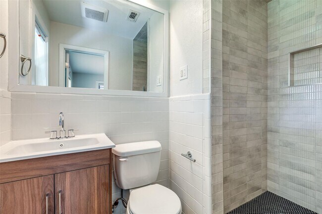 Building Photo - Classic Charm. Modern Comfort. Prime Location.