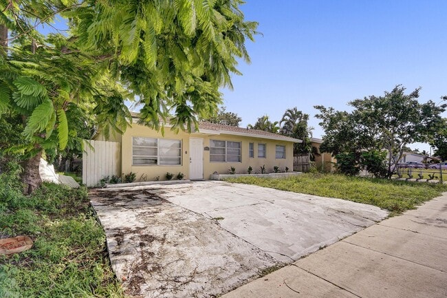 Building Photo - 651 SW 15th St