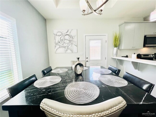 Building Photo - 16 Magnolia Ave