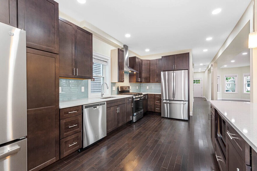 Building Photo - 77 Winchester St