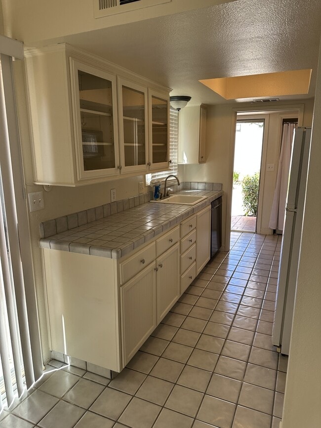 Building Photo - Stockton 2 Bedroom 1 Bathroom Condo