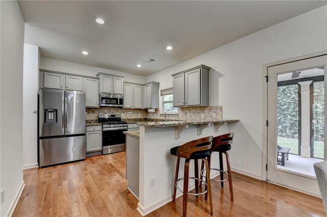 Building Photo - 5013 Groover Dr