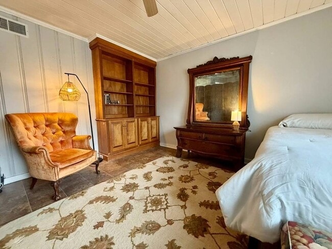 Building Photo - 102 Mulberry St