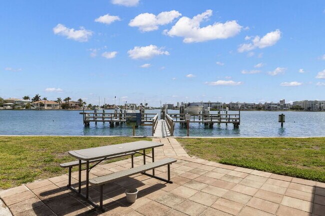 Building Photo - Condo For Rent on ST PETE BEACH!