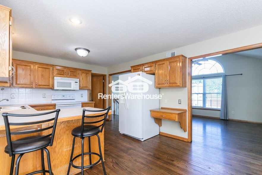 Building Photo - 804 Stratford Dr