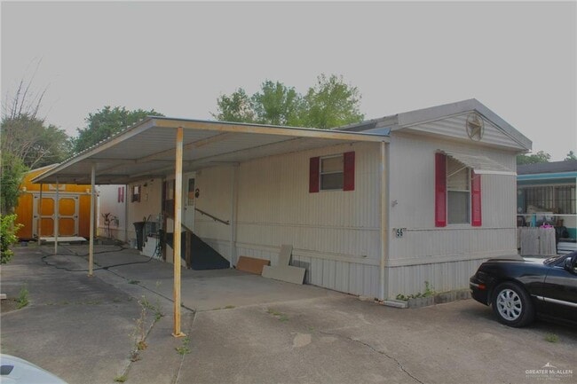Primary Photo - 19 Breezy Dr