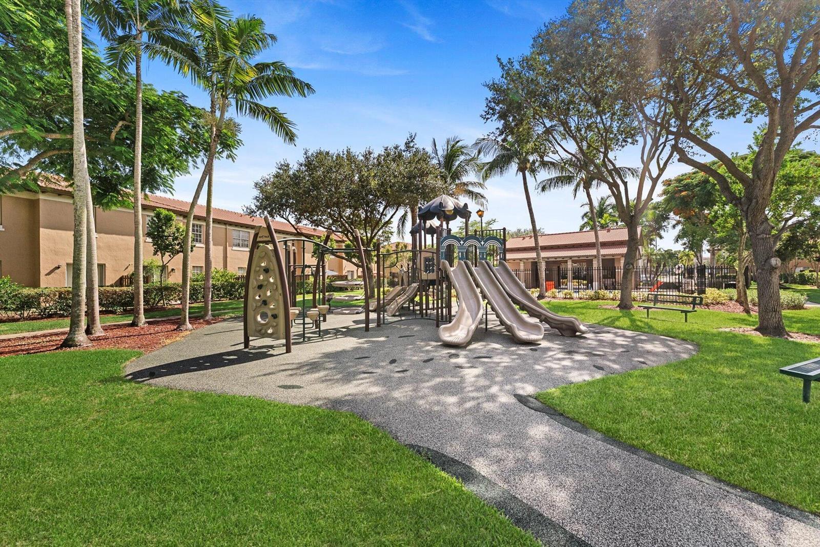 Building Photo - 6884 Julia Gardens Dr