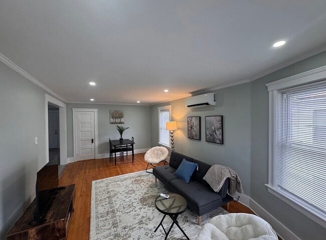 Building Photo - 18 Emerald Ave