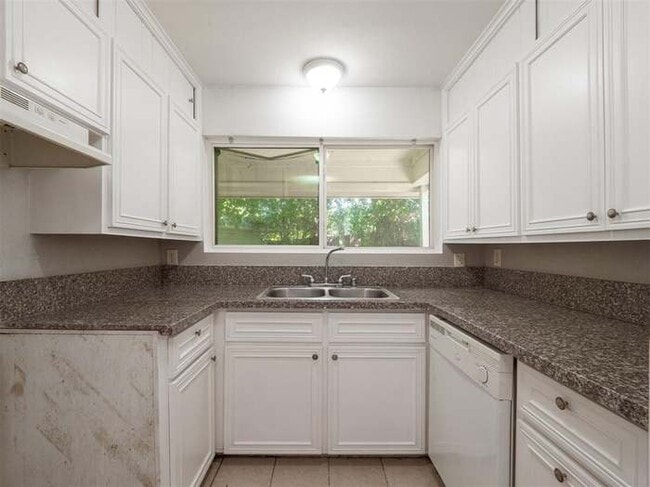 Building Photo - 404 Carter Dr