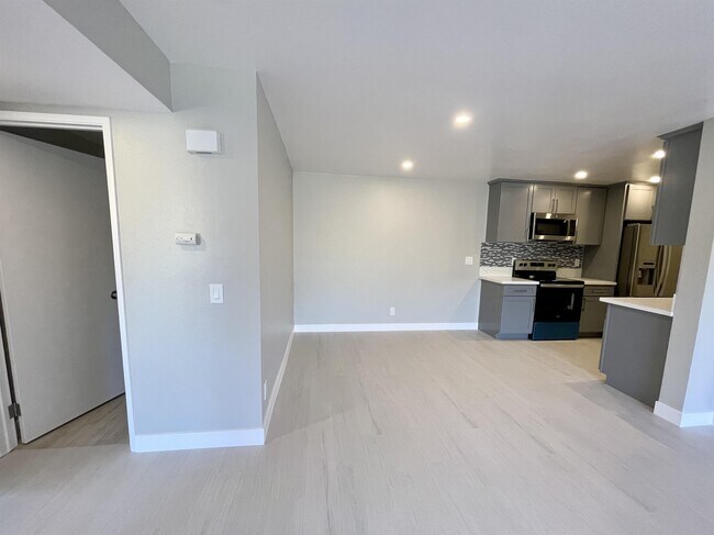 Building Photo - 32200 Cathedral Canyon Dr