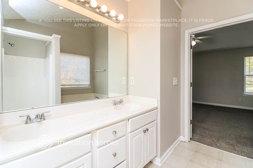 Building Photo - 8320 Somerset Way