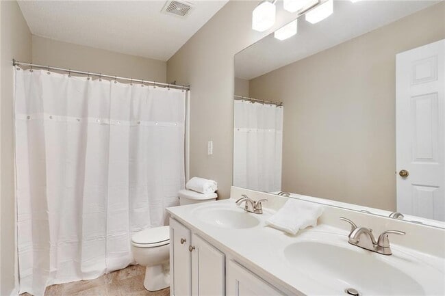 Building Photo - 13638 Weycroft Cir