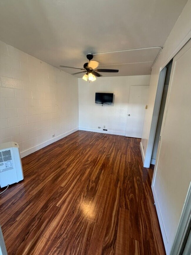 Building Photo - 1401 Lusitana St