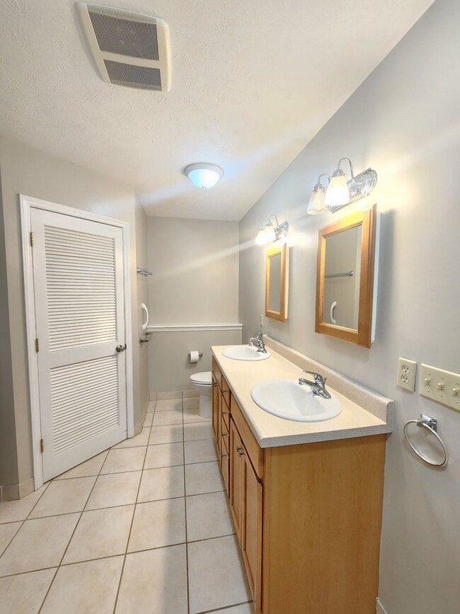 Building Photo - ***FIRST MONTH RENT FREE*** Black Mountain Rentals- Close to Lake Tomahawk and Black Mountain Gol...