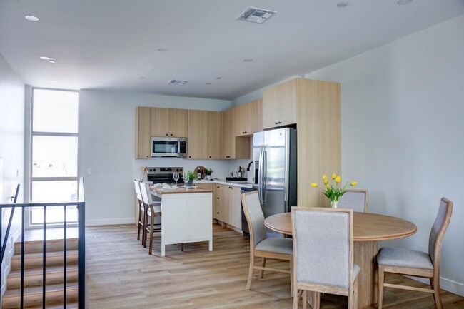 Building Photo - 630 N Power Rd