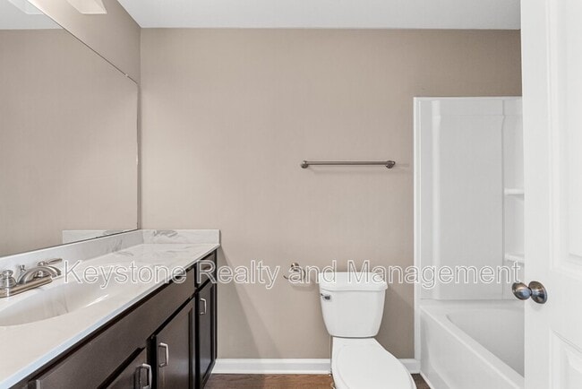 Building Photo - 301 Landrum Pl