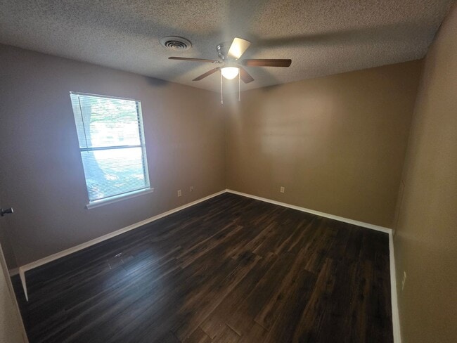 Building Photo - 2923 Sunny Lane