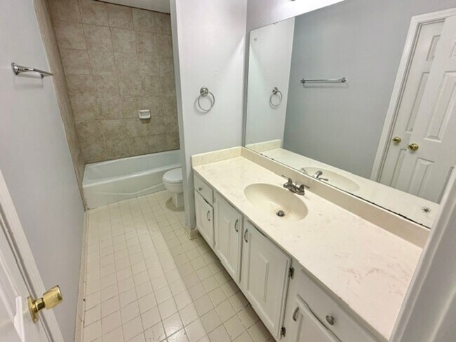 Building Photo - 8660 Edney Ridge Dr
