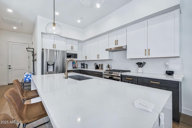 Building Photo - 5151 N 13th Pl