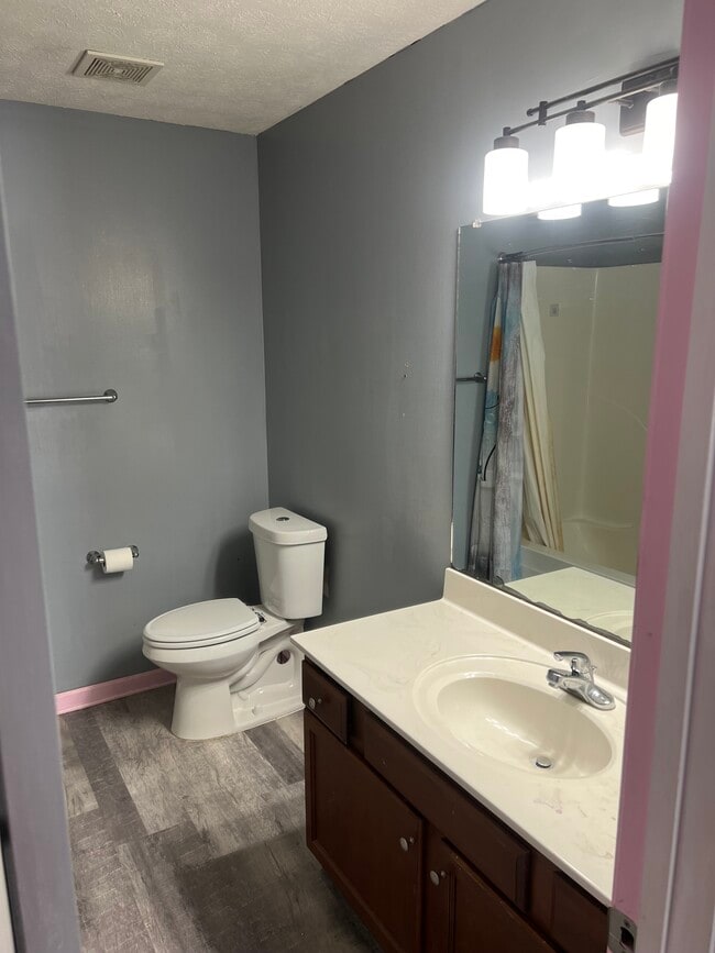 Building Photo - 1044 Cindy Jo Ct